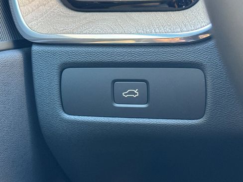 New 2026 Volvo XC60 B5 Plus w/ Protection Package Premier AWD/4WD image 31