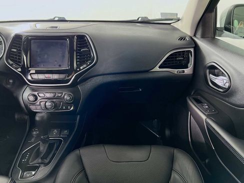 Used 2021 Jeep Cherokee Limited image 24