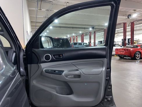 Used 2012 Toyota Tacoma PreRunner image 12