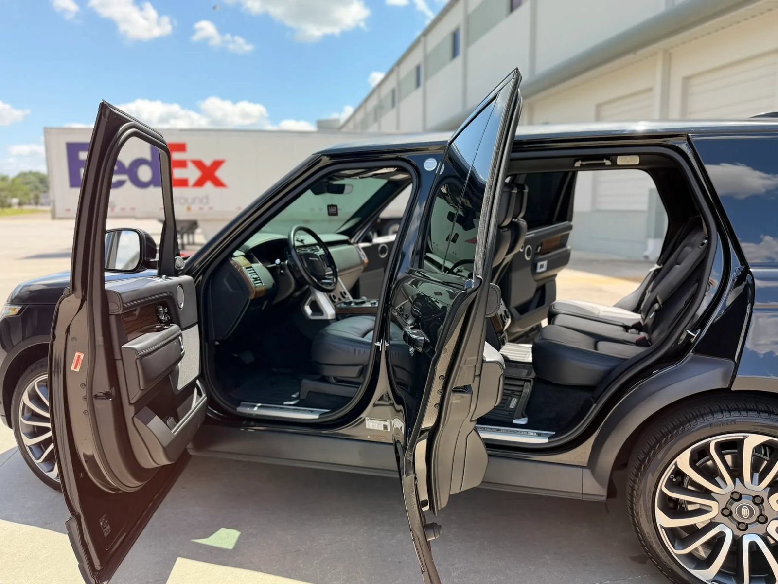 Used 2019 Land Rover Range Rover Long Wheelbase Supercharged AWD/4WD image 17