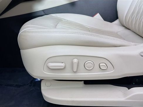 Used 2023 Buick Enclave Avenir w/ Avenir Technology Package image 23