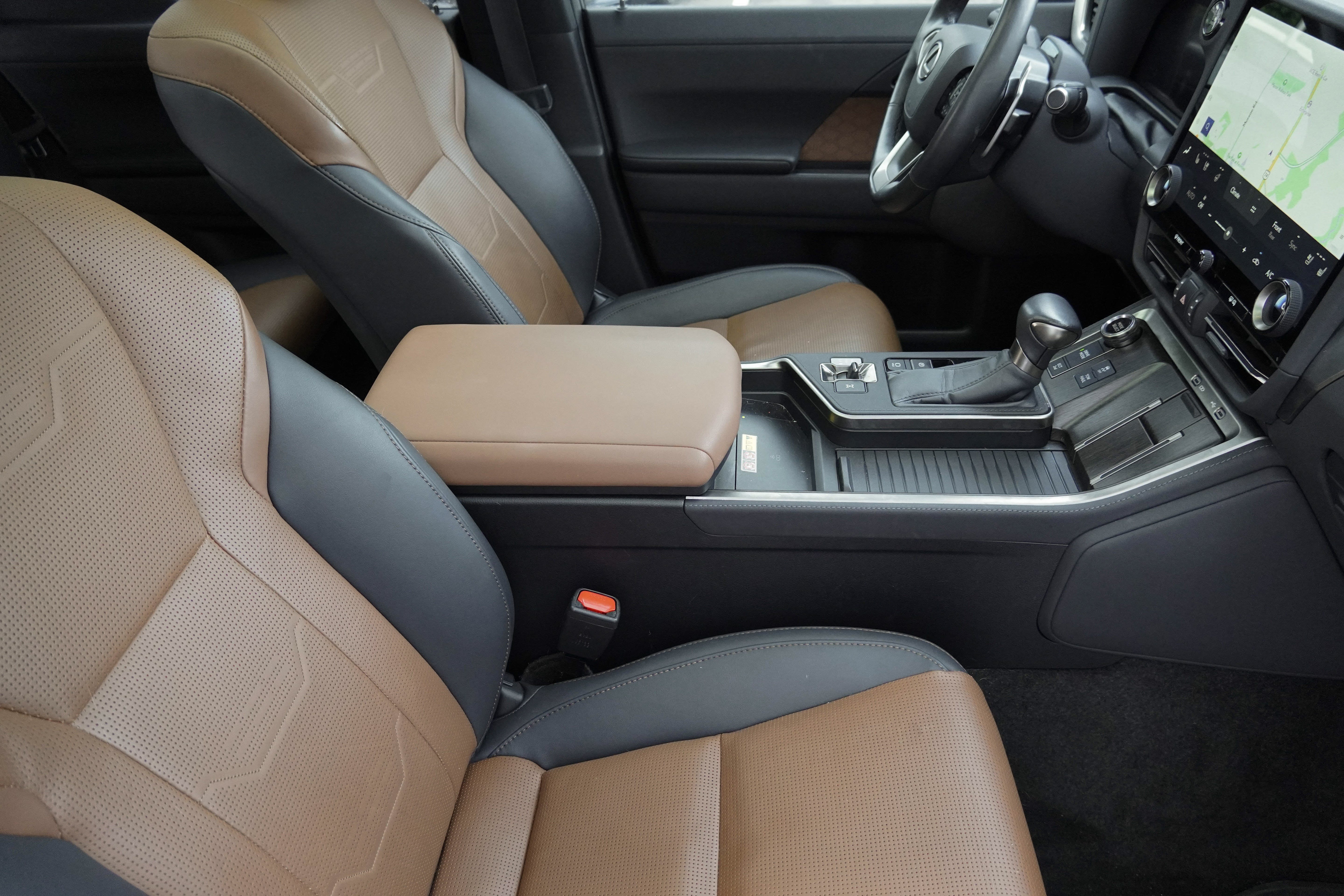 Used 2024 Lexus GX 550 w/ Accessory Package (Z1) AWD/4WD image 32