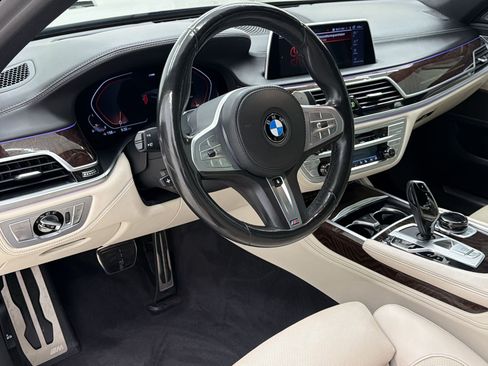 Used 2021 BMW 750i xDrive w/ Executive Package AWD/4WD image 4