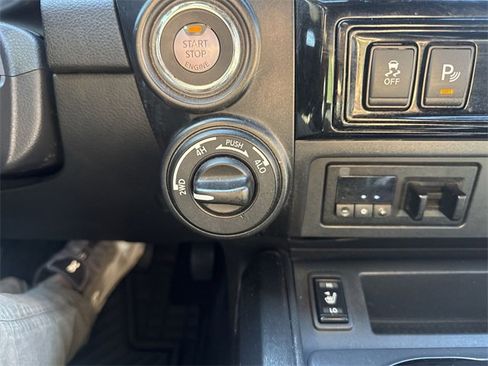 Used 2023 Nissan Titan SV w/ SV Convenience Package image 19