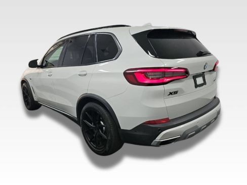 Used 2022 BMW X5 xDrive45e AWD/4WD image 3
