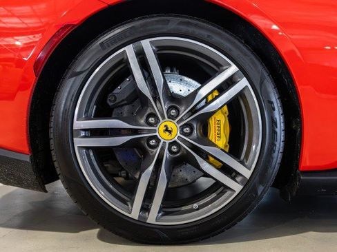 Used 2019 Ferrari Portofino RWD image 21