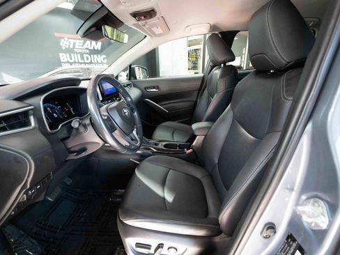 Used 2023 Toyota Corolla Cross XLE image 9