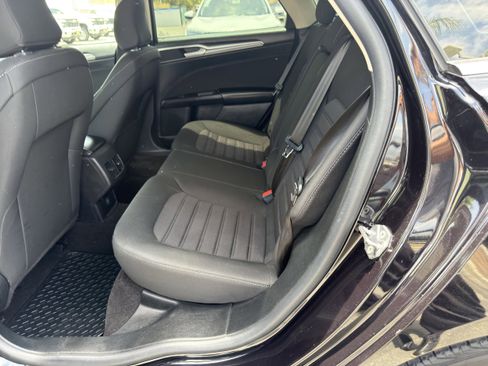 Used 2020 Ford Fusion SE FWD image 16