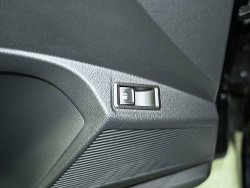 Used 2024 Volkswagen Taos SE image 30