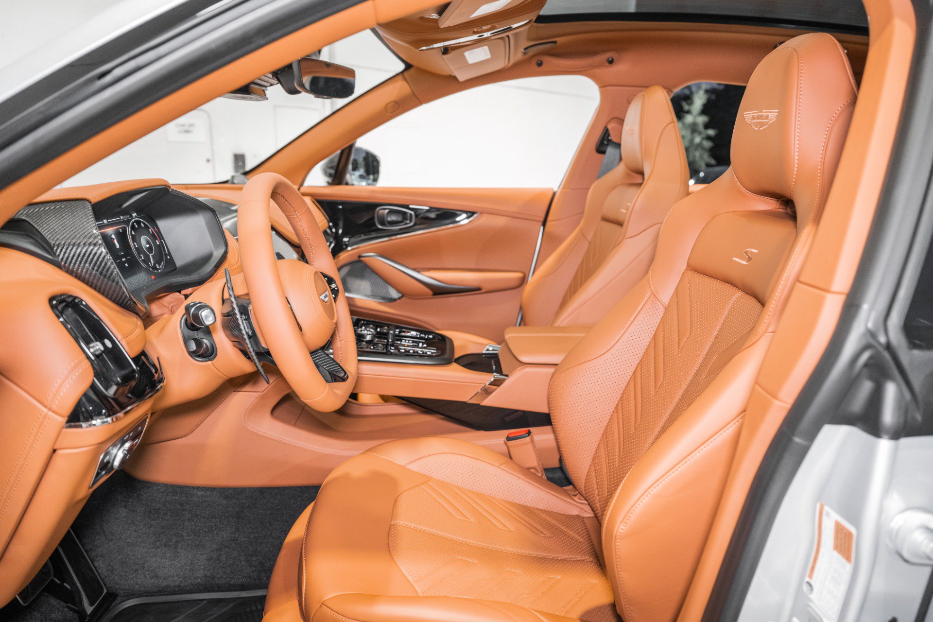 Used 2026 Aston Martin DBX S AWD/4WD image 13