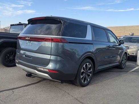 Used 2024 Kia Carnival EX FWD image 4