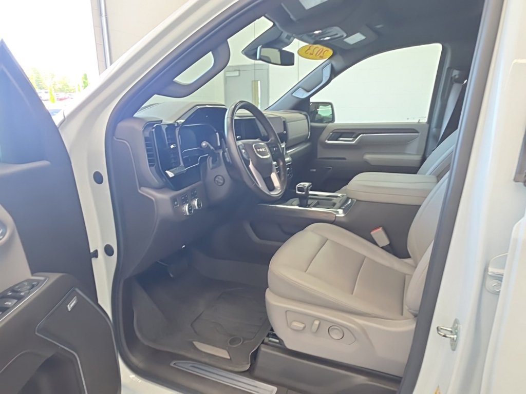 Used 2023 GMC Sierra 1500 SLT w/ SLT Premium Package AWD/4WD image 38