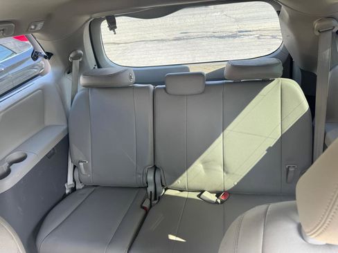 Used 2017 Toyota Sienna XLE image 36
