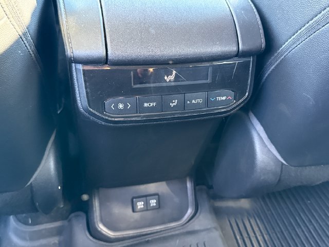 Used 2021 Toyota Highlander XLE AWD/4WD image 24