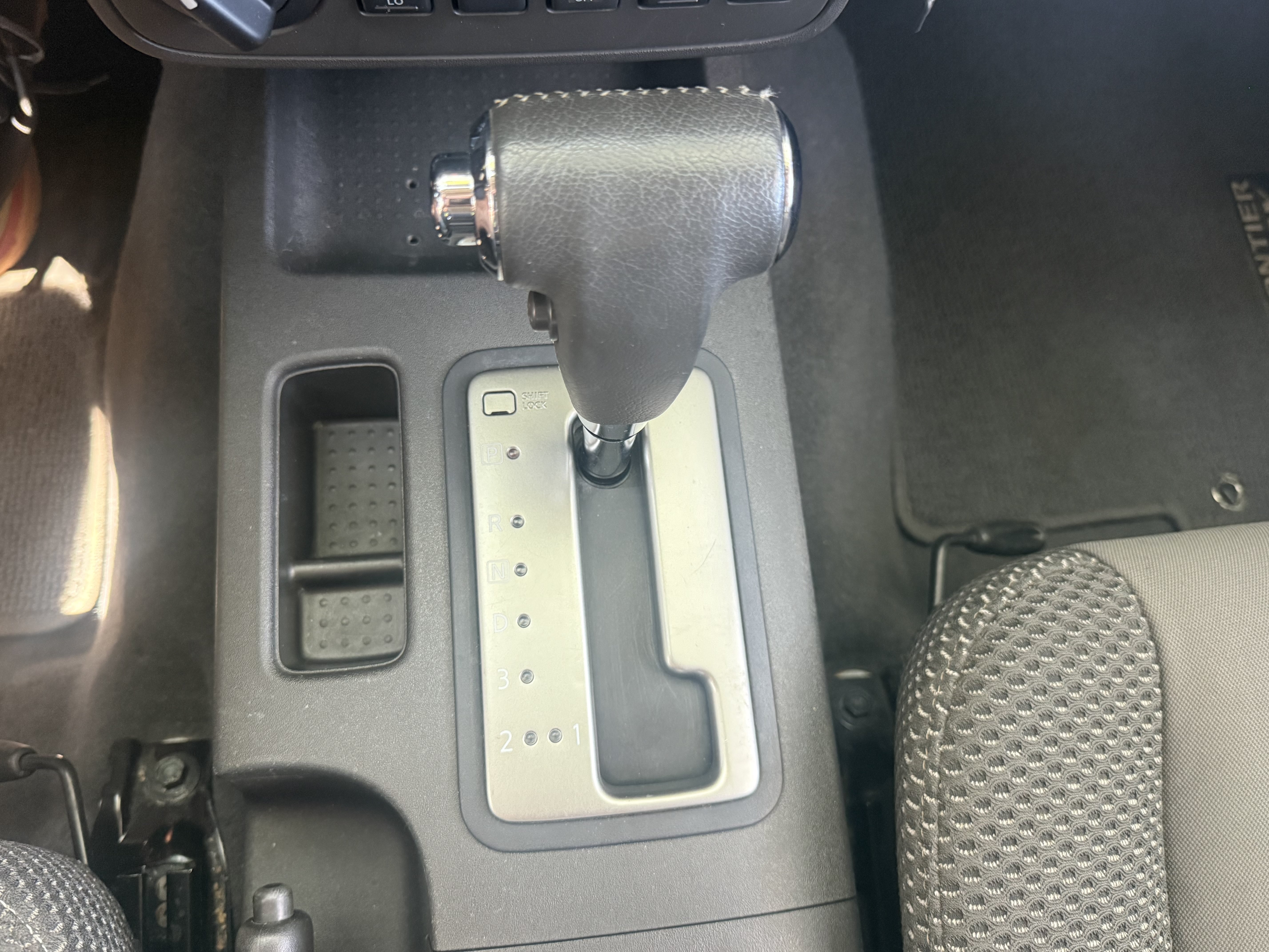 Used 2018 Nissan Frontier PRO-4X AWD/4WD image 25