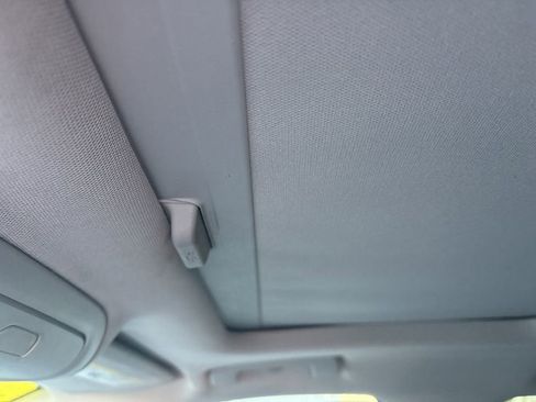 Used 2021 GMC Acadia AT4 w/ Preferred Package image 8