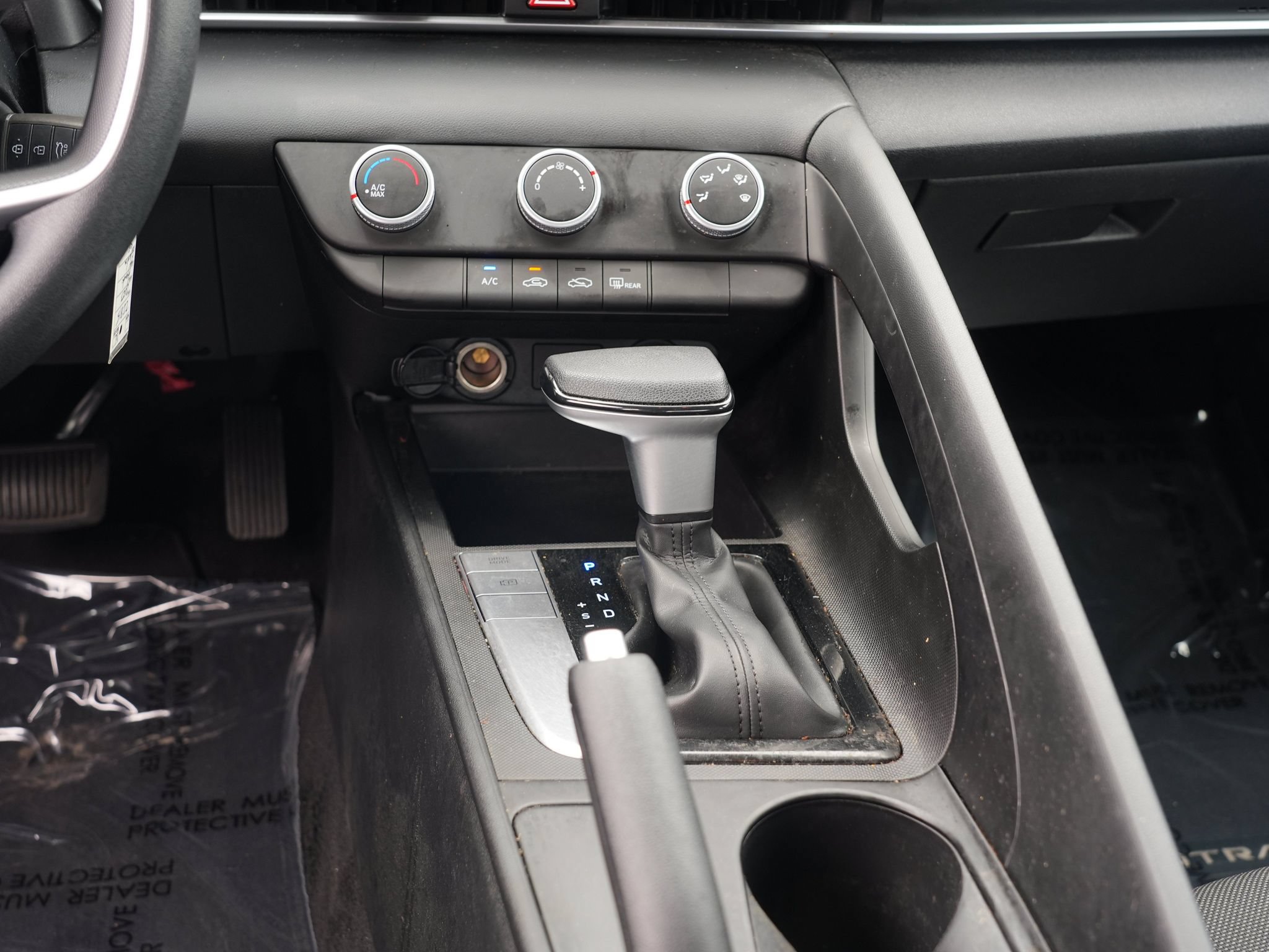 Used 2023 Hyundai Elantra SE FWD image 23