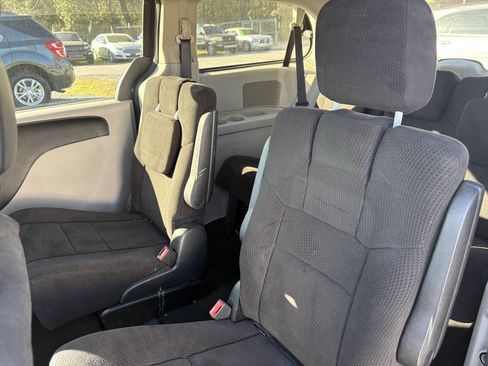 Used 2012 Dodge Grand Caravan SXT w/ Entertainment Group 1 image 6