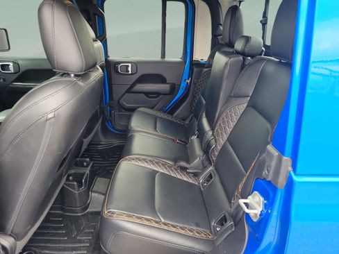 Used 2023 Jeep Gladiator Overland AWD/4WD image 13