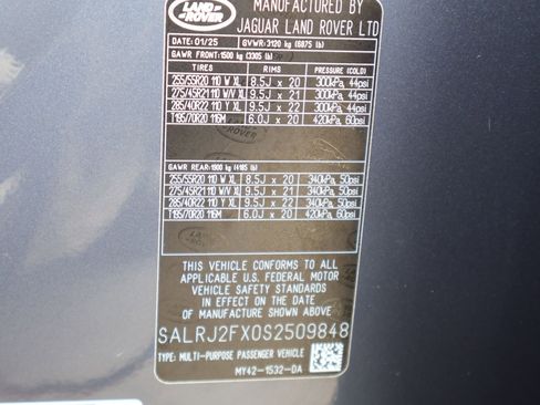 Certified 2025 Land Rover Discovery S AWD/4WD image 34