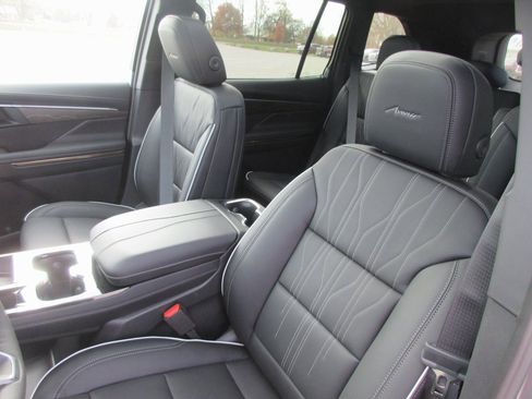 New 2026 Buick Enclave Avenir image 13