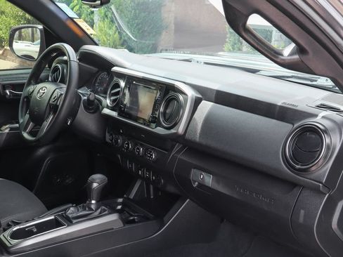 Used 2019 Toyota Tacoma TRD Sport AWD/4WD image 42