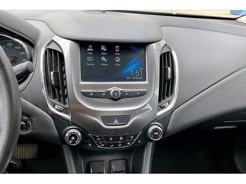 Used 2018 Chevrolet Cruze LT w/ Convenience Package FWD image 25