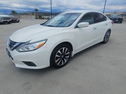 Used 2016 Nissan Altima 2.5 SV FWD image 4