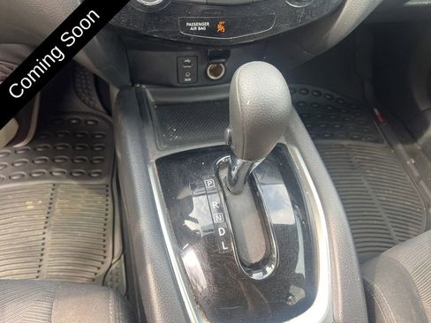 Used 2016 Nissan Rogue SV FWD image 18