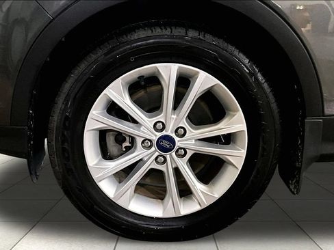 Used 2017 Ford Escape SE w/ SE Cold Weather Package AWD/4WD image 10