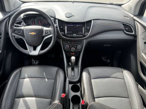 Used 2021 Chevrolet Trax LT w/ Premium Seat Package AWD/4WD image 6