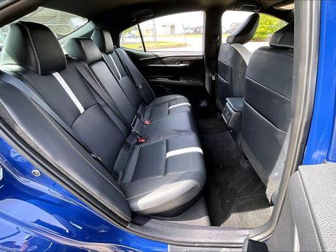 Used 2025 Toyota Camry SE FWD image 18