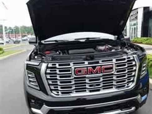 New 2025 GMC Yukon XL Denali w/ LPO, Illumination Package image 32