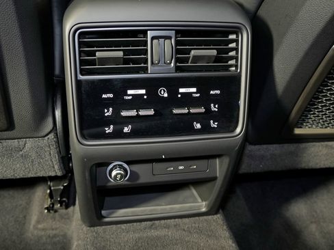 Certified 2024 Porsche Cayenne AWD/4WD image 39