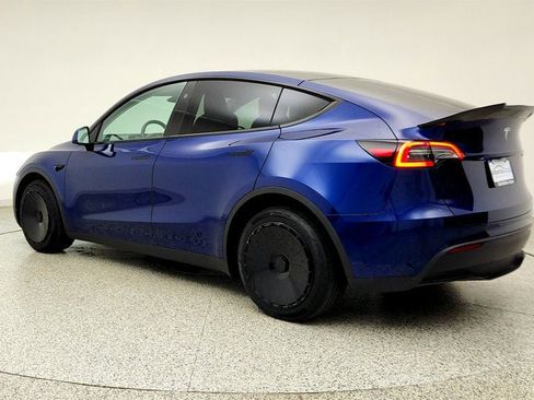 Used 2024 Tesla Model Y Long Range AWD/4WD image 7