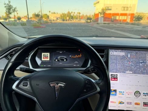 Used 2013 Tesla Model S image 12