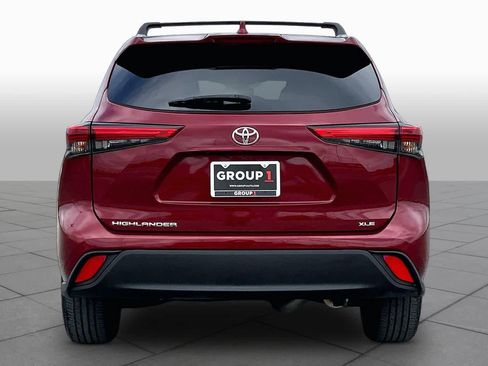Used 2021 Toyota Highlander XLE FWD image 5