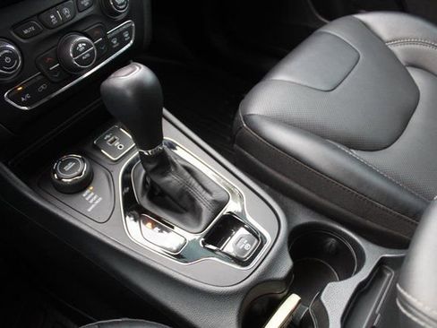 Used 2023 Jeep Cherokee Altitude Lux image 34