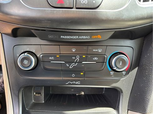 Used 2016 Ford Focus SE FWD image 23