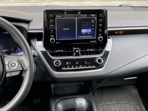 Used 2022 Toyota Corolla LE image 5