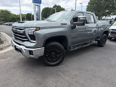 Used 2024 Chevrolet Silverado 2500 LTZ w/ LTZ Convenience Package AWD/4WD image 5