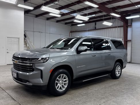 Used 2023 Chevrolet Suburban LT image 1