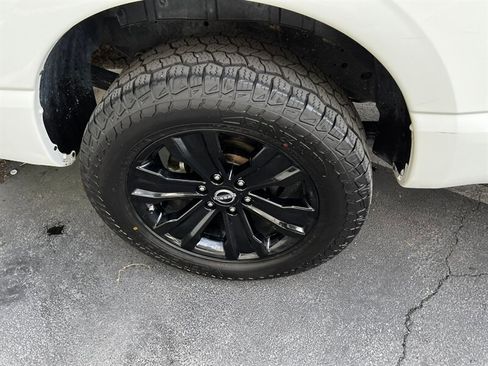 Used 2023 Nissan Titan SV w/ SV Convenience Package AWD/4WD image 13