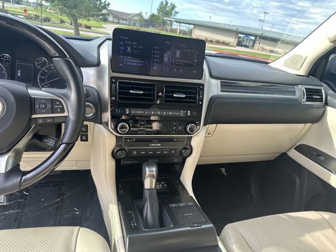 Used 2023 Lexus GX 460 Luxury w/ Sport Design Package AWD/4WD image 30