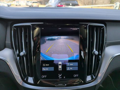 Used 2021 Volvo S60 T5 R-Design image 18