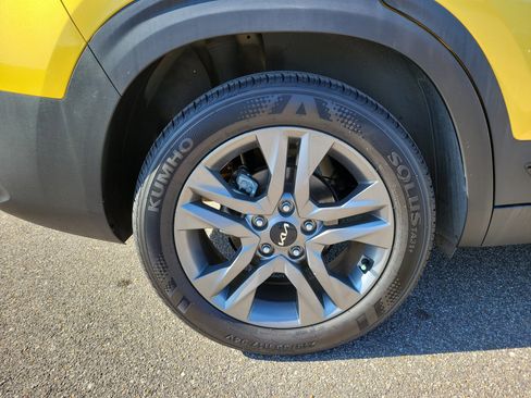 Used 2023 Kia Seltos S image 22