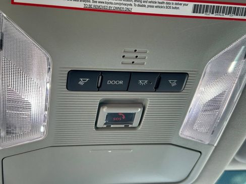 Used 2022 Toyota RAV4 LE FWD image 18