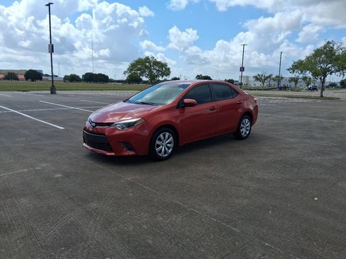 Used 2016 Toyota Corolla LE FWD image 2