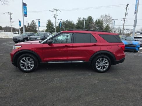Used 2023 Ford Explorer XLT w/ Equipment Group 202A image 4
