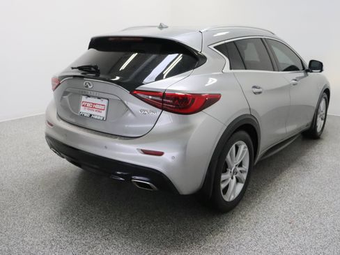 Used 2019 INFINITI QX30 w/ Navigation Package FWD image 7